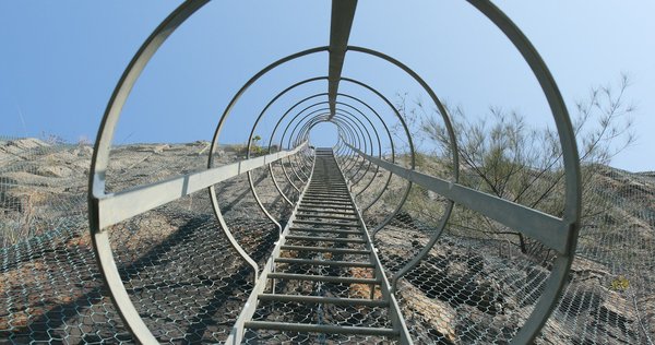 Pourquoi les échelles à crinoline est un essentiel de sécurité dans la construction ?