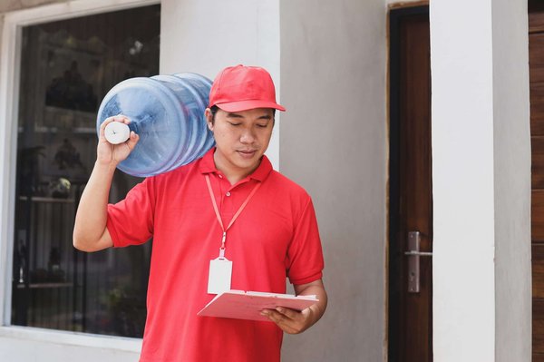 Livraison d'eau minérale : choisir la couleur de la fontaine